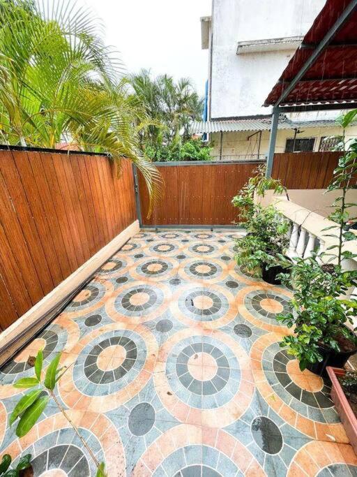 Corner House, Lonavla By Meheru-4 Bhk Villa With Pool Exterior photo